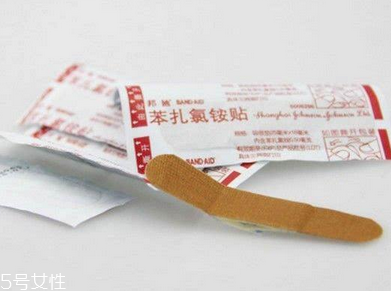 創(chuàng)可貼可以貼臉上嗎？臉上能貼創(chuàng)可貼嗎？