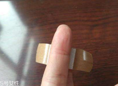 創(chuàng)可貼可以消腫嗎？創(chuàng)可貼有消腫功效嗎？