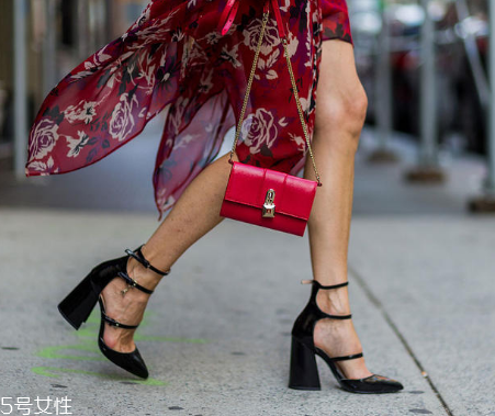 復古風衣服配什么鞋子？復古風搭配什么鞋子好看？