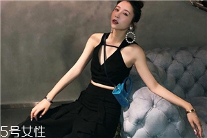 今年夏天流行什么露臍裝？今夏最火的露臍裝搭配