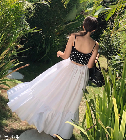 今年夏天流行什么露臍裝？今夏最火的露臍裝搭配