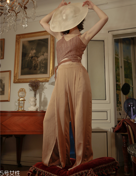 今年夏天流行什么露臍裝？今夏最火的露臍裝搭配