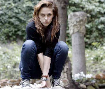 鼻小柱延長(zhǎng)會(huì)塌嗎？鼻小柱延長(zhǎng)是永久的嗎？