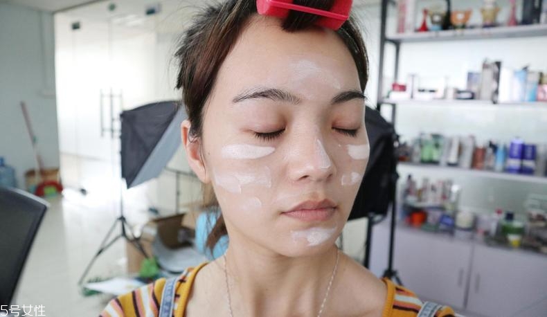 旅游畫什么妝容比較好 4個(gè)步驟美美出游