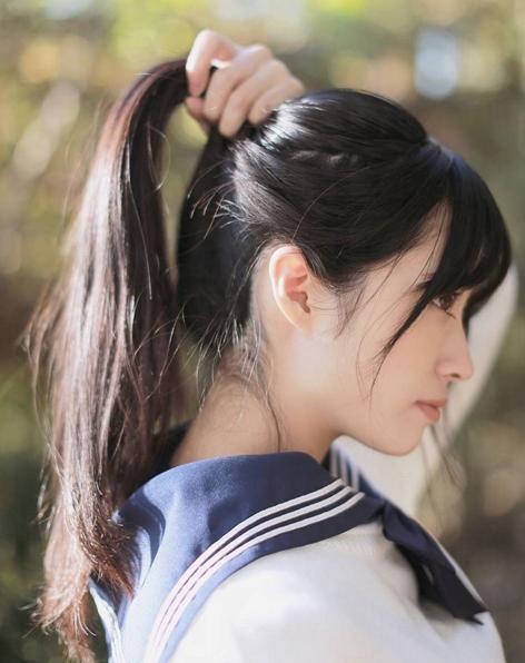 馬尾扎多高好看 扎高馬尾簡單好看的步驟 馬尾扎多高好看 扎高馬尾簡單好看的步驟