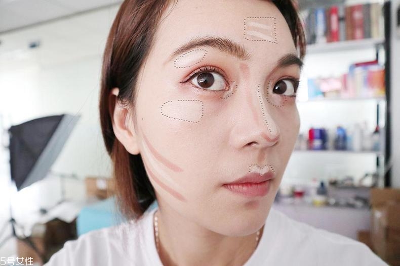 日常煙熏妝怎么畫比較好 用3個(gè)彩妝打造的煙熏妝教程 日常煙熏妝怎么畫比較好 用3個(gè)彩妝打造的煙熏妝教程