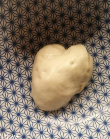 自制涼皮的簡(jiǎn)單做法 超詳細(xì)自制涼皮方法 自制涼皮的簡(jiǎn)單做法 超詳細(xì)自制涼皮方法