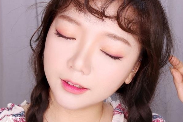 撞色妝容怎么畫比較日常 有趣的夏日撞色妝容教程 撞色妝容怎么畫比較日常 有趣的夏日撞色妝容教程