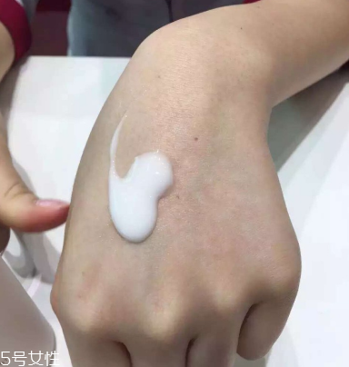 乳液可以當妝前乳嗎？乳液當妝前乳用好嗎？