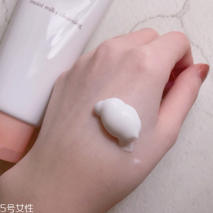 卸妝乳可以當(dāng)洗面奶用嗎？卸妝乳當(dāng)洗面奶用可以嗎？