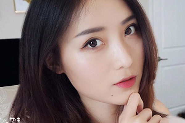 逛街畫(huà)什么妝容好看 包你賺夠回頭率的夏季妝容