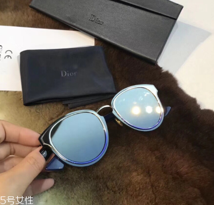 太陽(yáng)鏡是玻璃鏡片嗎？太陽(yáng)鏡鏡片是玻璃的嗎？