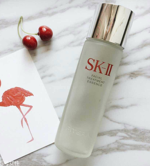 雅詩蘭黛肌底微精華和sk2神仙水哪個(gè)好？成分一樣嗎？