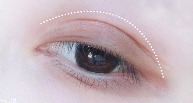 逛街畫(huà)什么妝容好看 包你賺夠回頭率的夏季妝容