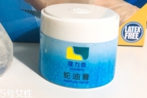 蛇油膏治腳氣嗎？腳氣可以用蛇油膏嗎？