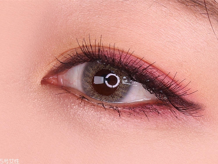 撞色妝容怎么畫比較日常 有趣的夏日撞色妝容教程 撞色妝容怎么畫比較日常 有趣的夏日撞色妝容教程