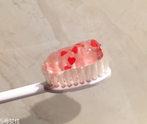 高露潔愛心亮片牙膏怎么樣 高露潔愛心亮片牙膏使用感 高露潔愛心亮片牙膏怎么樣 高露潔愛心亮片牙膏使用感