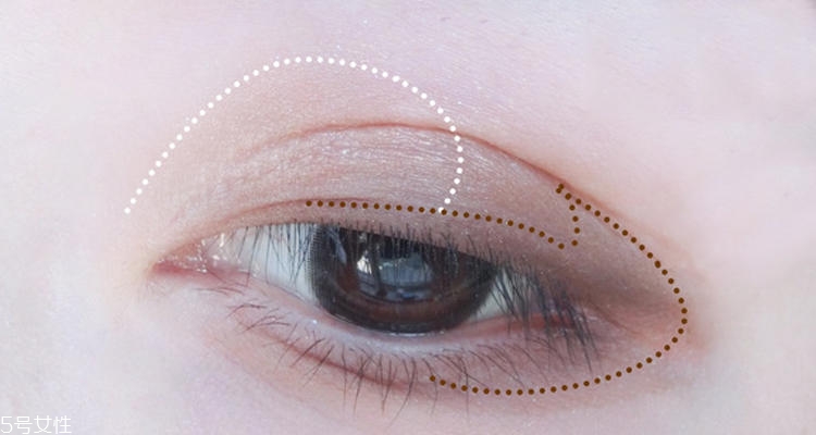 逛街畫(huà)什么妝容好看 包你賺夠回頭率的夏季妝容