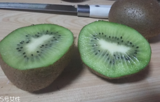 綠心獼猴桃硬的能吃嗎？硬的綠心獼猴桃能吃嗎？