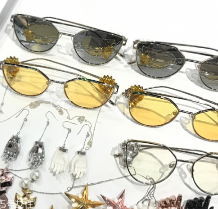 太陽鏡往下掉怎么調整？太陽鏡老是掉怎么辦？