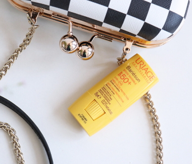 依泉防曬棒怎么用？依泉防曬棒油不油