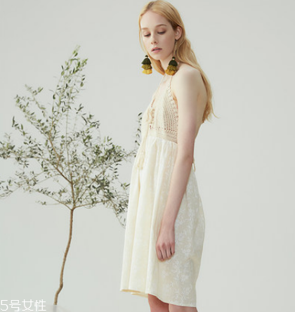 微胖穿什么連衣裙好看？微胖女生適合穿什么連衣裙？