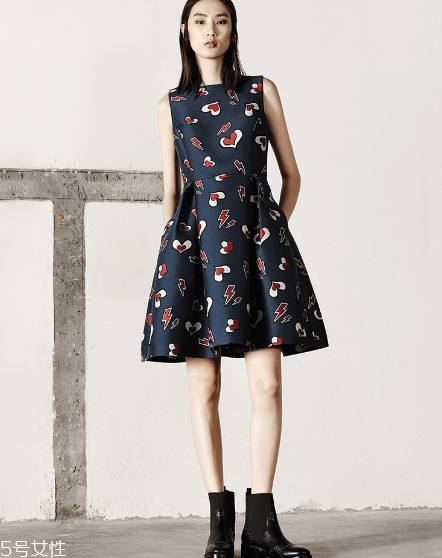 微胖穿什么連衣裙好看？微胖女生適合穿什么連衣裙？