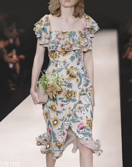 微胖穿什么連衣裙好看？微胖女生適合穿什么連衣裙？