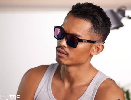 oakley眼鏡多少錢(qián)？歐克利眼鏡正品價(jià)格