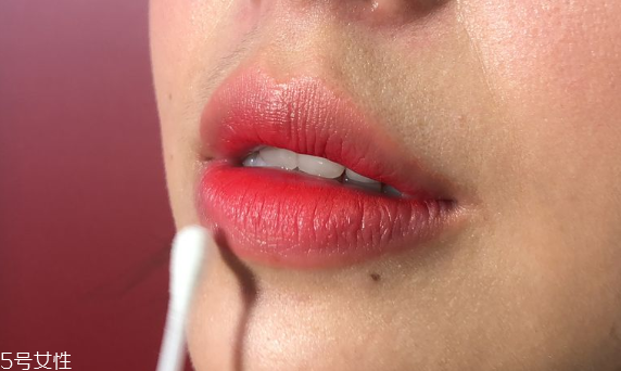 霧唇妝畫(huà)不均勻怎么辦 霧唇妝4個(gè)技巧