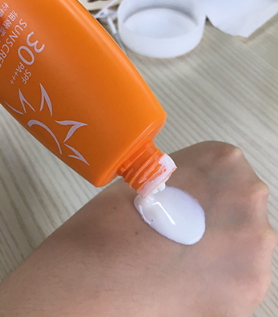 美加凈防曬霜金色和橘色哪個(gè)好？美加凈防曬金色橘色區(qū)別