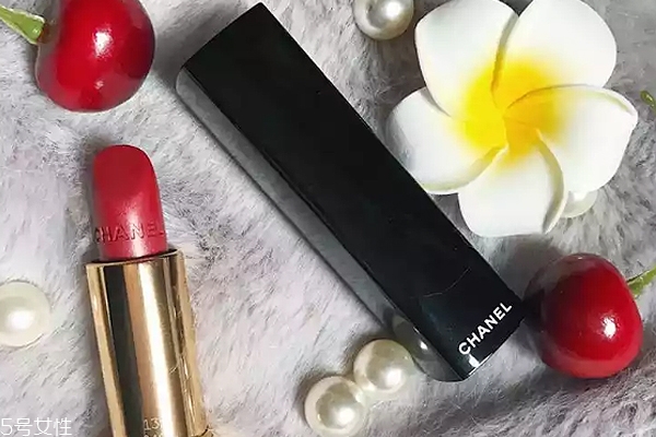香奈兒135號口紅適合黃皮嗎 香奈兒135號口紅什么顏色 香奈兒135號口紅適合黃皮嗎 香奈兒135號口紅什么顏色