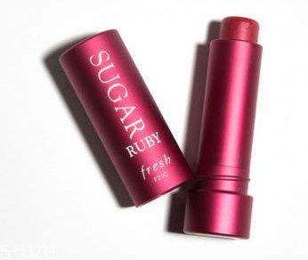 護(hù)唇膏可以補(bǔ)妝嗎 護(hù)唇膏的正確補(bǔ)妝方法 護(hù)唇膏可以補(bǔ)妝嗎 護(hù)唇膏的正確補(bǔ)妝方法