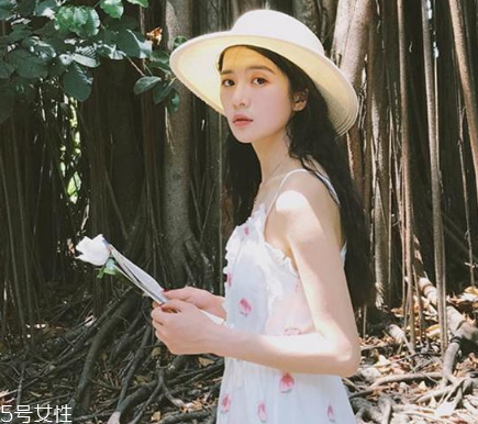 夏天拍照穿什么裙子好看？拍照適合穿什么裙子？