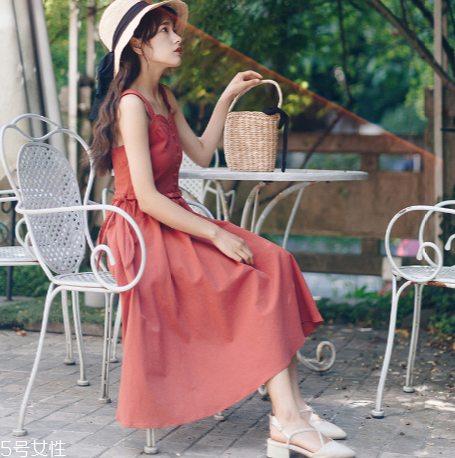 夏天拍照穿什么裙子好看？拍照適合穿什么裙子？