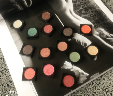 偏光色眼影適合日常妝嗎 偏光色眼影的日常畫(huà)法 偏光色眼影適合日常妝嗎 偏光色眼影的日常畫(huà)法