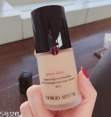 阿瑪尼權(quán)利粉底液用什么上 阿瑪尼權(quán)利粉底液使用方法 阿瑪尼權(quán)利粉底液用什么上 阿瑪尼權(quán)利粉底液使用方法