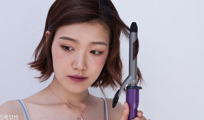 往外翹的發(fā)型怎么打造 往外翹的發(fā)型圖片 往外翹的發(fā)型怎么打造 往外翹的發(fā)型圖片