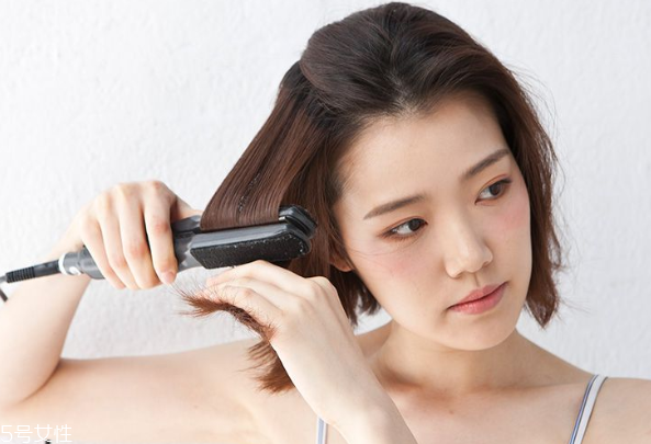 往外翹的發(fā)型怎么打造 往外翹的發(fā)型圖片 往外翹的發(fā)型怎么打造 往外翹的發(fā)型圖片