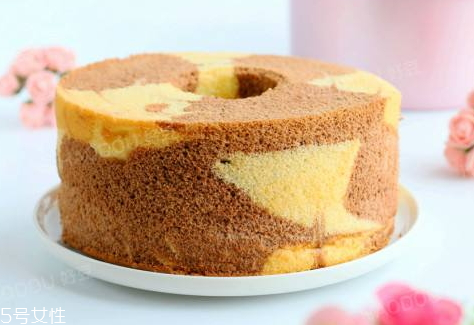海綿蛋糕和戚風(fēng)蛋糕的區(qū)別 海綿蛋糕和戚風(fēng)蛋糕那個好吃 海綿蛋糕和戚風(fēng)蛋糕的區(qū)別 海綿蛋糕和戚風(fēng)蛋糕那個好吃