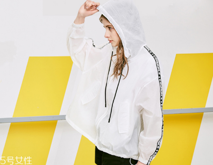 防曬衣上的油怎么洗？防曬衣上滴了油用什么洗？