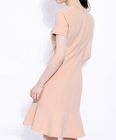 胳膊粗穿什么連衣裙？胳膊粗適合什么連衣裙？