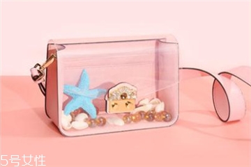 穿裙子背什么包包好看？穿裙子適合背什么包？