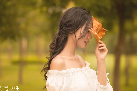 馬尾魚骨辮怎么自己編 馬尾魚骨辮5個(gè)簡單步驟