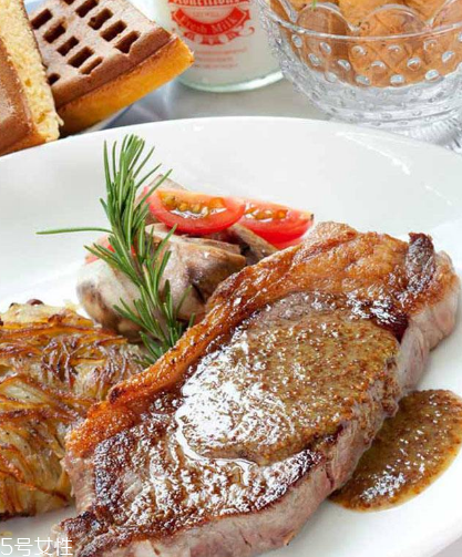 西冷牛排七分熟煎多久？