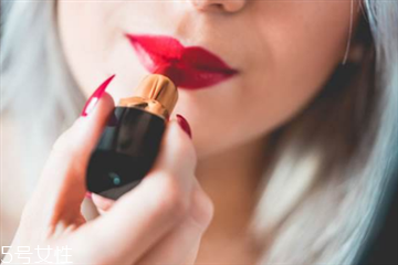 涂了口紅該怎么吃東西 涂了口紅吃東西的技巧 涂了口紅該怎么吃東西 涂了口紅吃東西的技巧