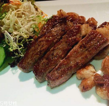 西冷牛排如何腌制肉嫩？西冷牛排腌制方法