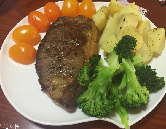 西冷牛排有肥肉嗎？西冷牛排是瘦肉嗎？