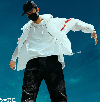 防曬衣里面穿什么？防曬衣里面怎么搭配？