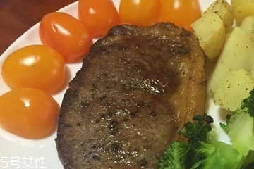 西冷牛排配什么酒？吃西冷牛排喝什么酒？